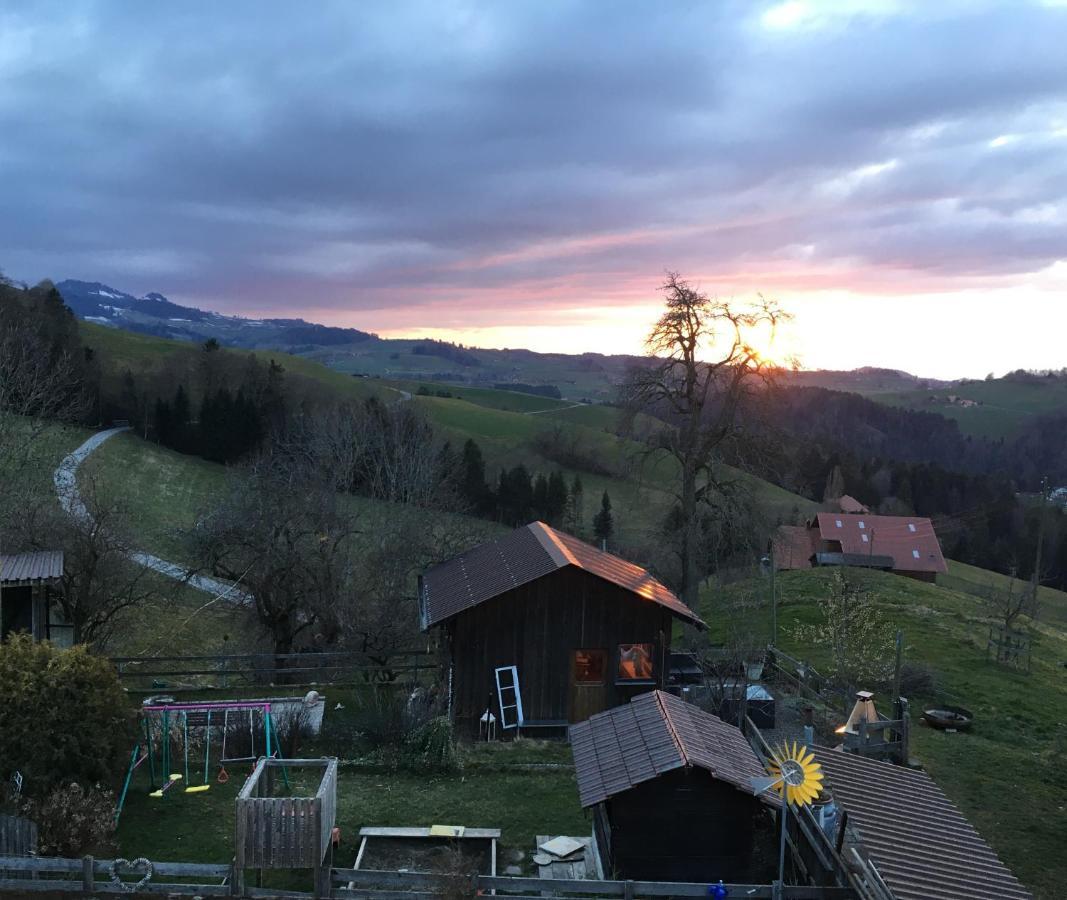 3,5 Zimmerferienwohnung Schwalbenaescht Rueeggisberg Esterno foto